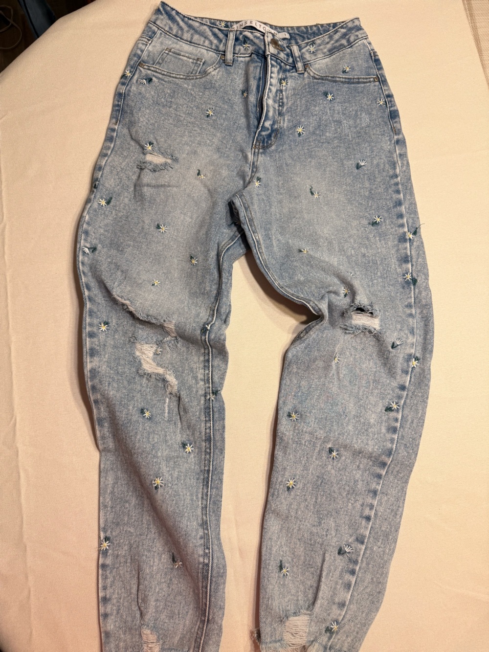 Tinseltown Women’s Light Blue Embroidered Ripped Jeans – Casual Daisy Detail